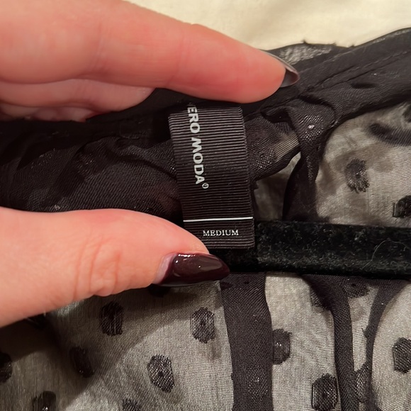 Vero Moda sheer black blouse in size medium - Picture 3 of 3